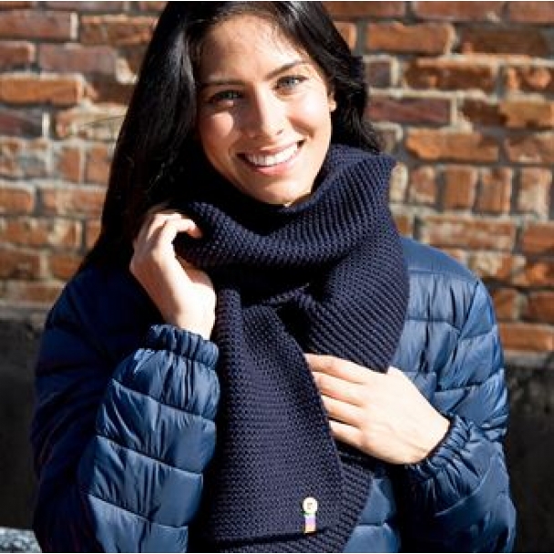 Button trim scarf